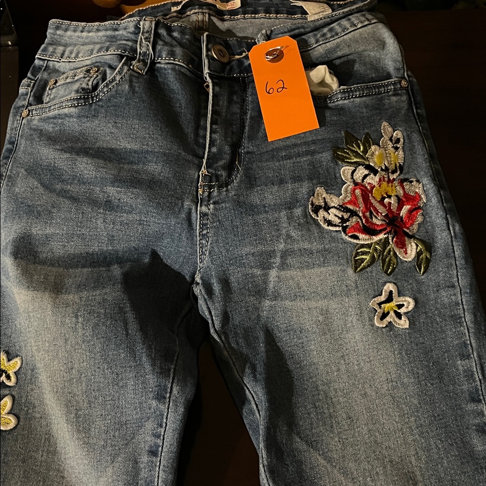*080-Embroidered Skinny Jeans